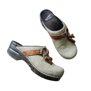 Dansko Womens Shandi Open Clogs Comfort Taupe Shoes Size 38